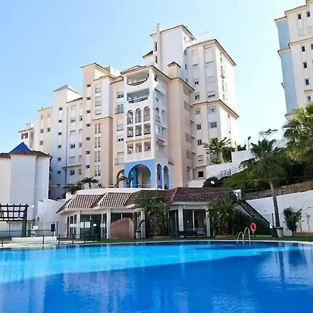 Gorgeous Views Close To Marina! *