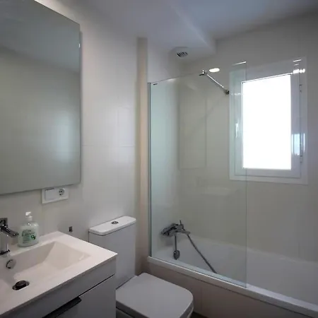 Gorgeous Views Close To Marina! Apartment