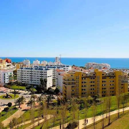 Gorgeous Views Close To Marina! *