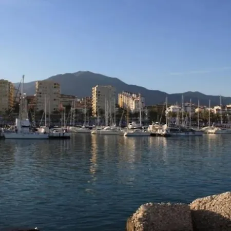 Gorgeous Views Close To Marina!